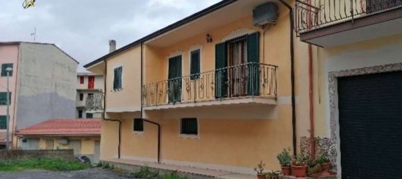 7 rooms Apartment in Cutro, Italy No. 183016 3