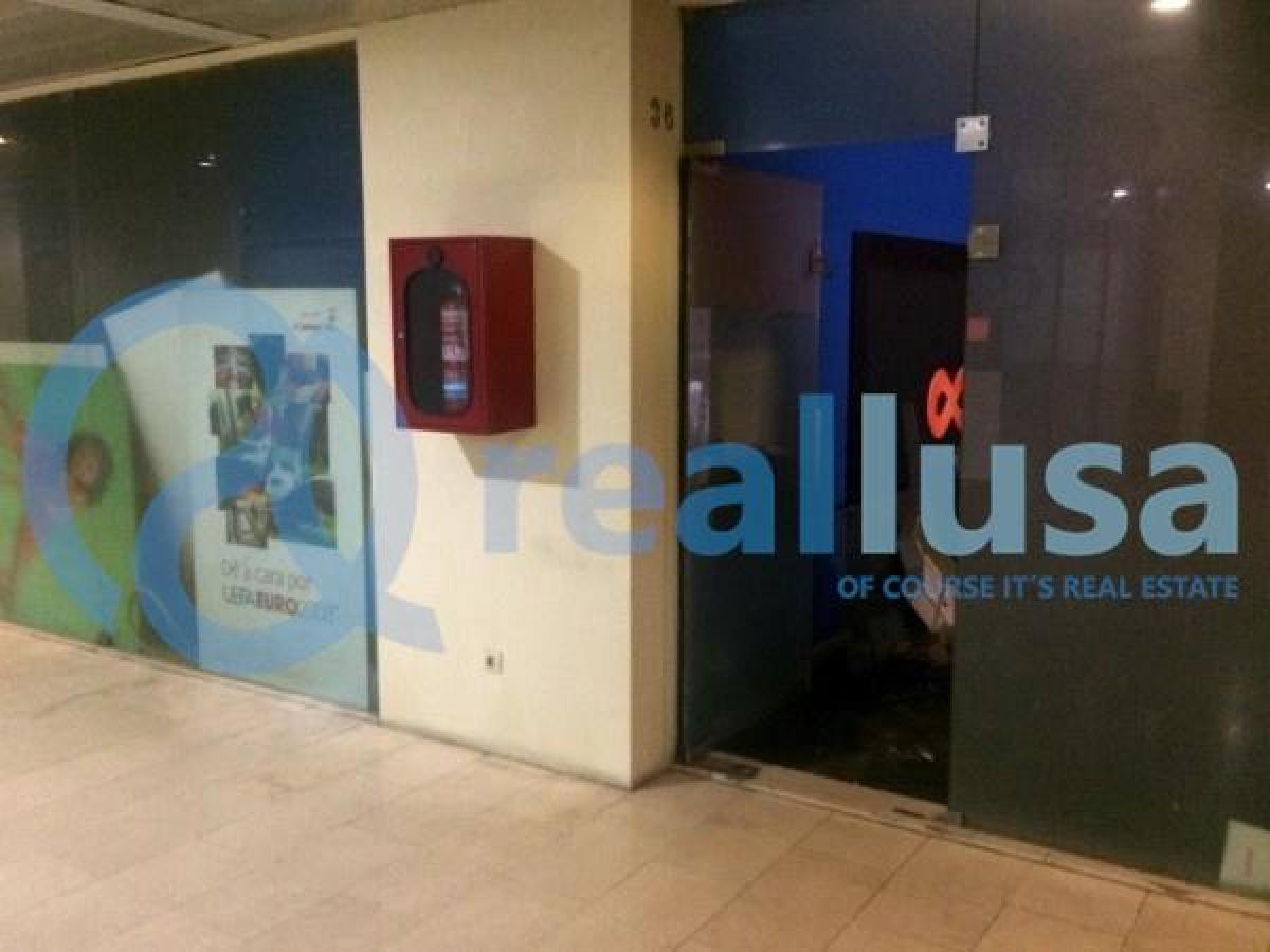  محل تجاري في Porto, Portugal 72متر مربع رقم 7911