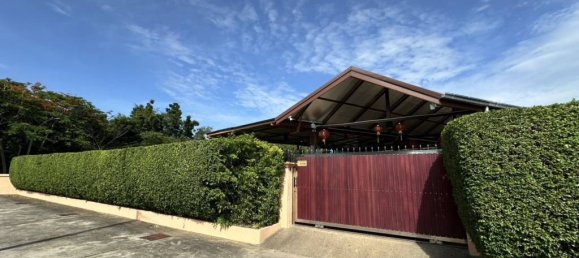 3 Schlafzimmer Villa in Hua Hin, Thailand, Nr. 63058 2