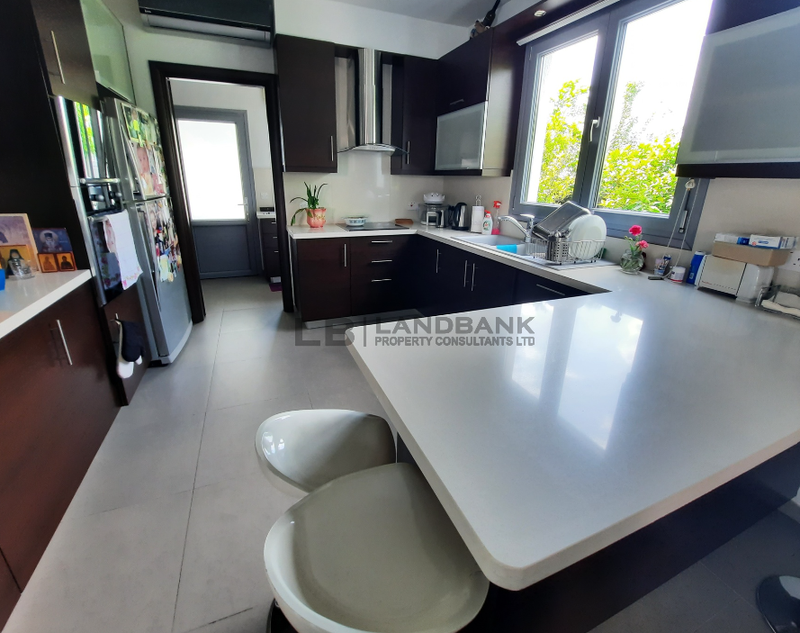 3 غرف نوم عقار تجاري في Latsia, Cyprus رقم 13752