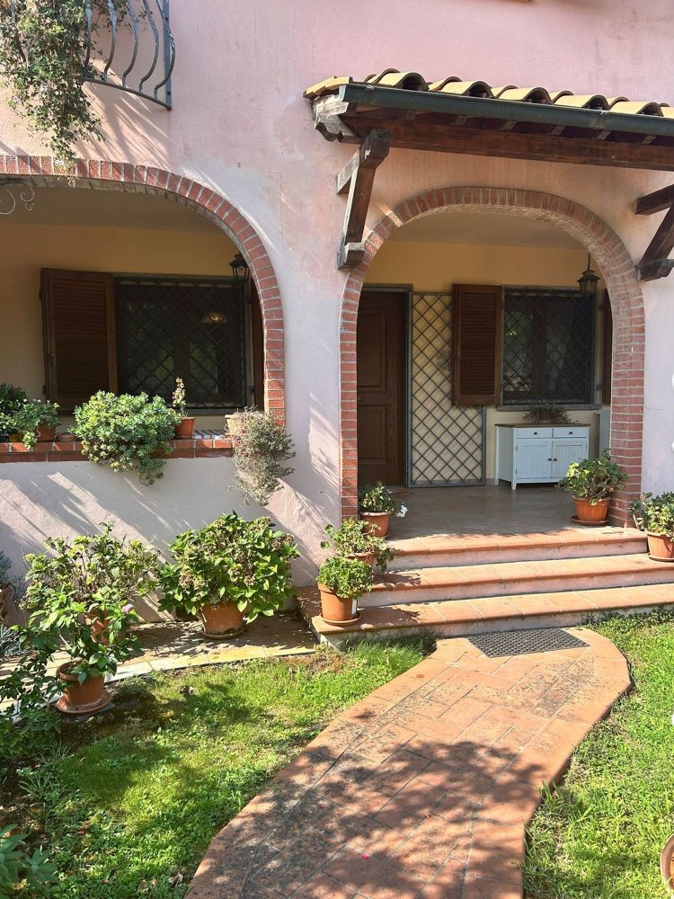 6 rooms House in Massarosa, Italy No. 100412