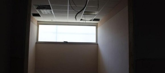 257m² Commercial property in Ponsacco, Italy No. 372695 12