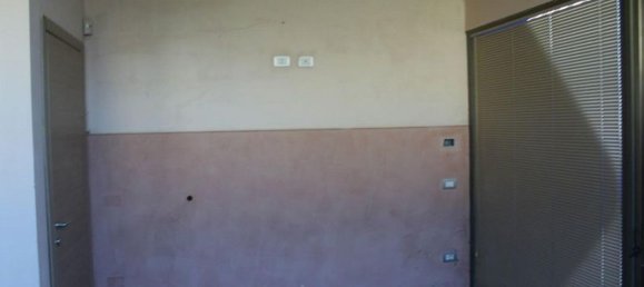 257m² Commercial property in Ponsacco, Italy No. 372695 26