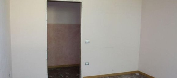 257m² Commercial property in Ponsacco, Italy No. 372695 18