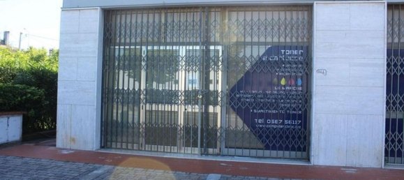 257m² Commercial property in Ponsacco, Italy No. 372695 2