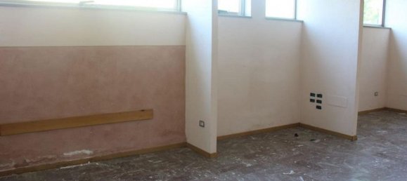 257m² Commercial property in Ponsacco, Italy No. 372695 28