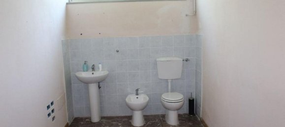 257m² Commercial property in Ponsacco, Italy No. 372695 16