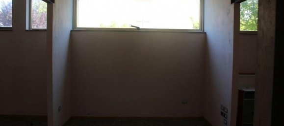 257m² Commercial property in Ponsacco, Italy No. 372695 24