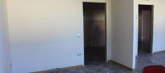 257m² Commercial property in Ponsacco, Italy No. 372695 22