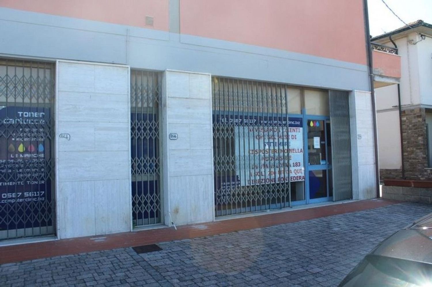 257m² Commercial property in Ponsacco, Italy No. 372695