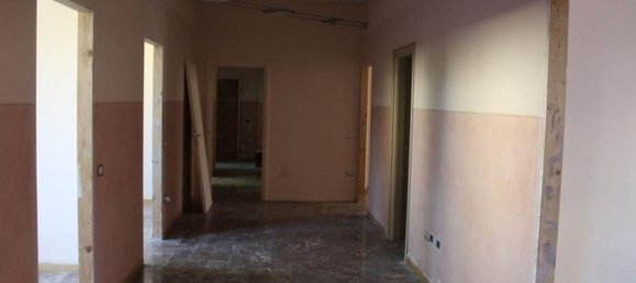257m² Commercial property in Ponsacco, Italy No. 372695 9