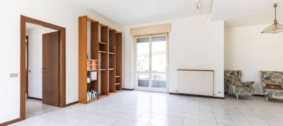 2 bedrooms Apartment in Carugo, Italy No. 341530 7