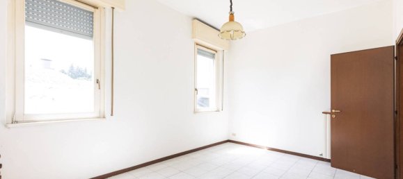 2 bedrooms Apartment in Carugo, Italy No. 341530 5