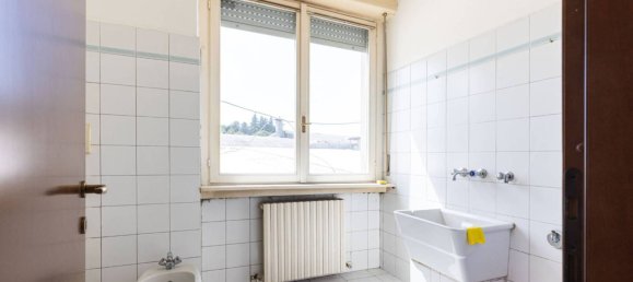 2 bedrooms Apartment in Carugo, Italy No. 341530 27