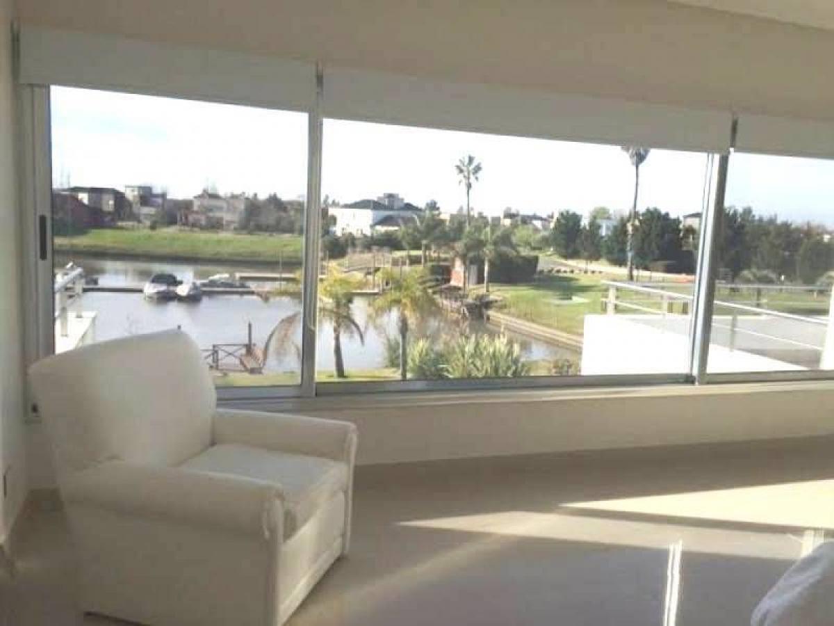 Дом с 3 спальнями в Тигре, Аргентина № 102679