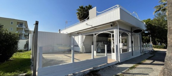 3 rooms Commercial property in Grottammare, Italy No. 114140 4