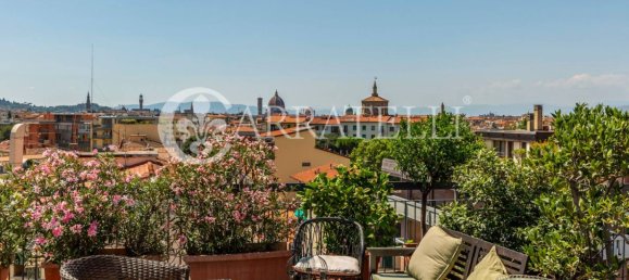 2 bedrooms Penthouse in Florence, Italy No. 110311 4