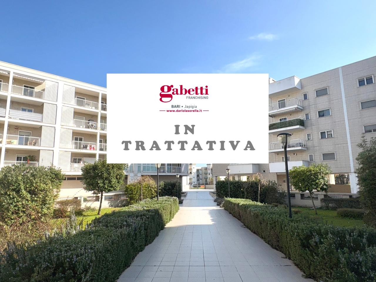 3-salle Appartement à Bari, Italy No. 235644