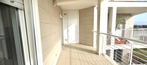 3-salle Appartement à Bari, Italy No. 235644 13