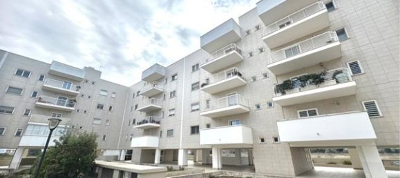 3-salle Appartement à Bari, Italy No. 235644 22