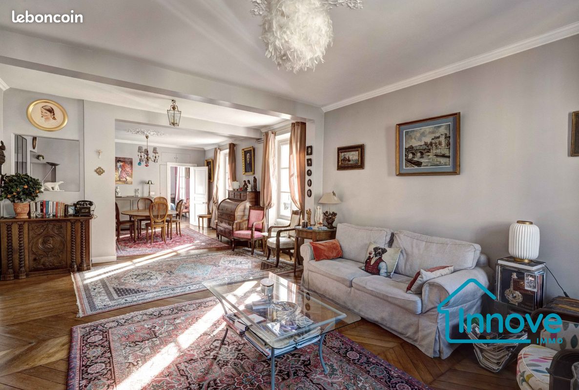 6 bedrooms Duplex in Versailles, France No. 123043