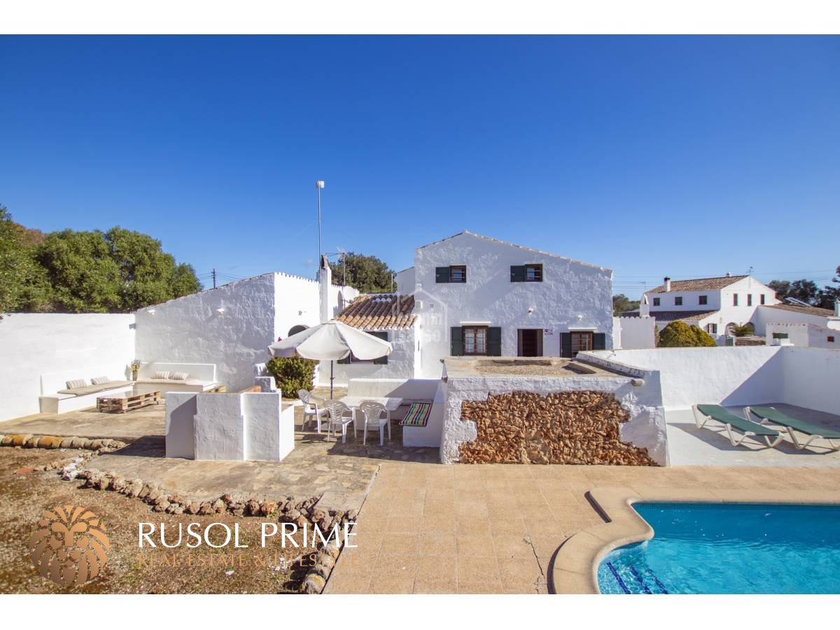 Villa de 4 dormitorios en Mahon, Spain No. 5178