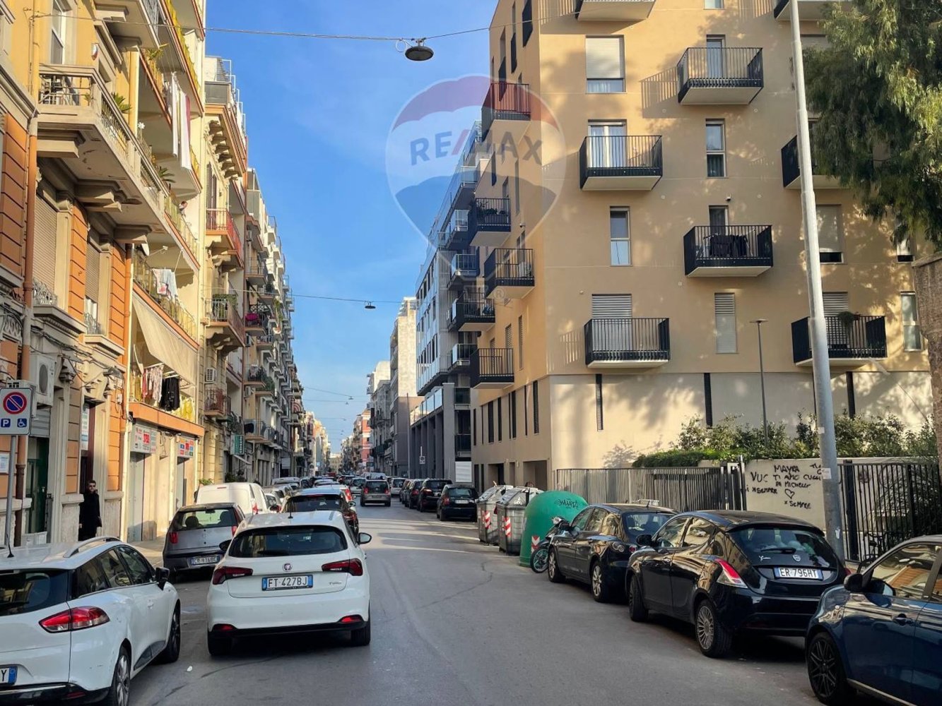 2 rooms Commercial property in Bari, Italy No. 208957