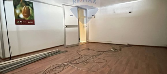 2-Zimmer Gewerbliche Immobilie in Bari, Italy, Nr. 208957 10
