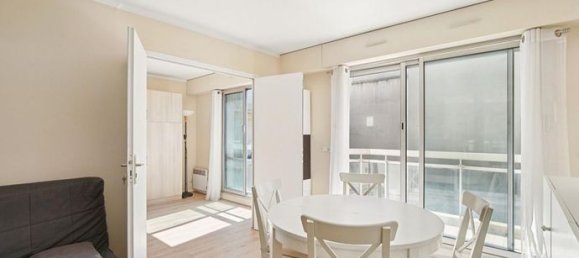 2 bedrooms Apartment in Paris, France No. 312331 3