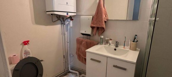 Studio in Paris, France No. 334208 5