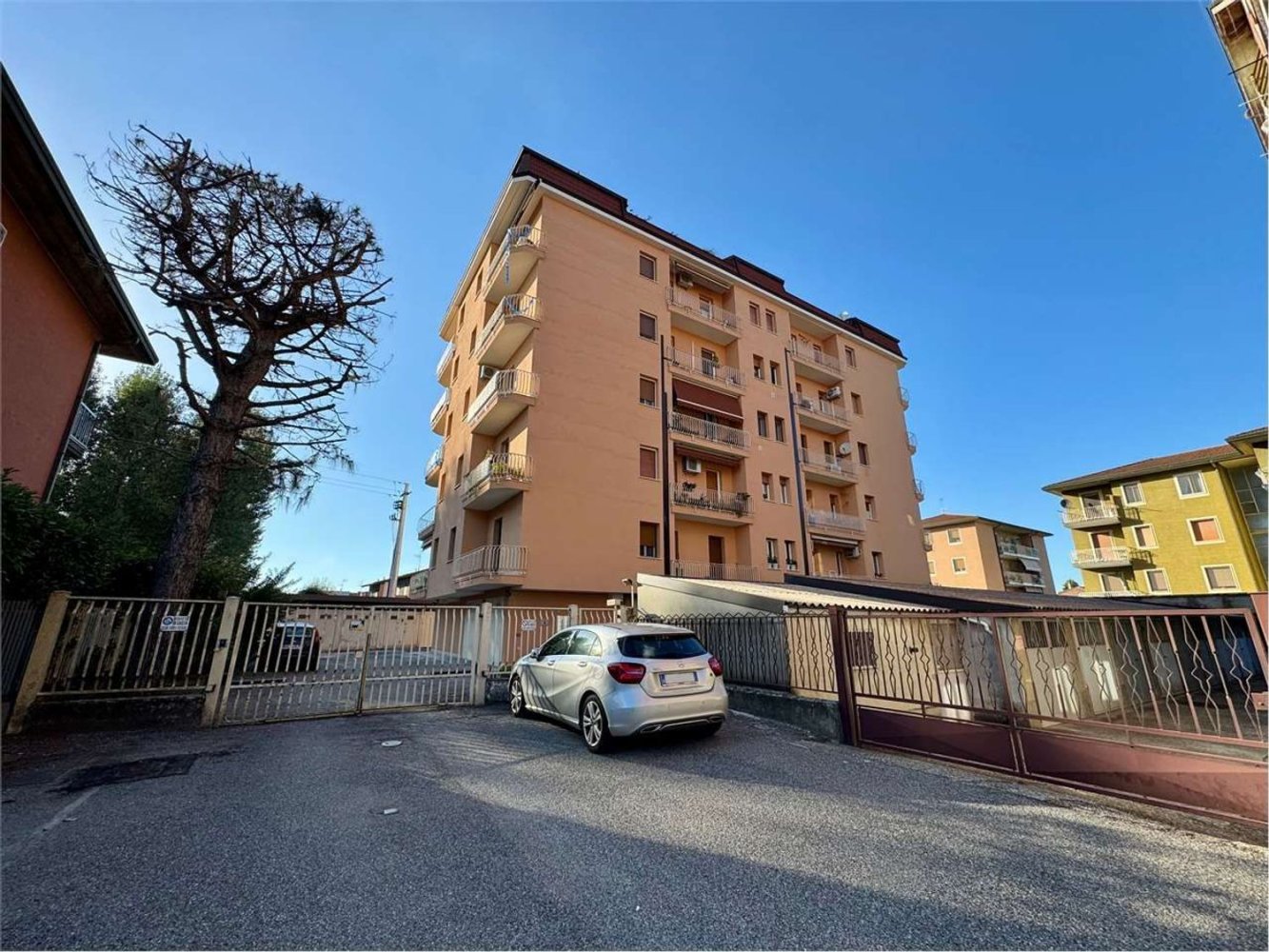 3 bedrooms Apartment in San Genesio ed Uniti, Italy No. 372535