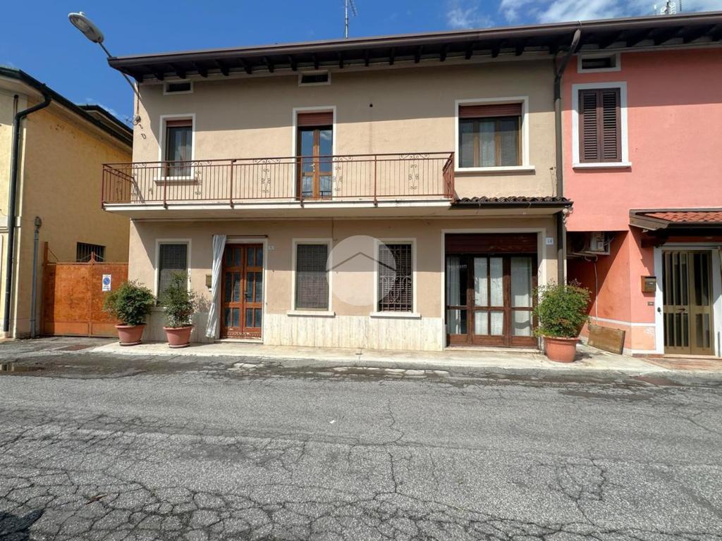 Casa de 4 dormitorios en Calvisano, Italy No. 316307