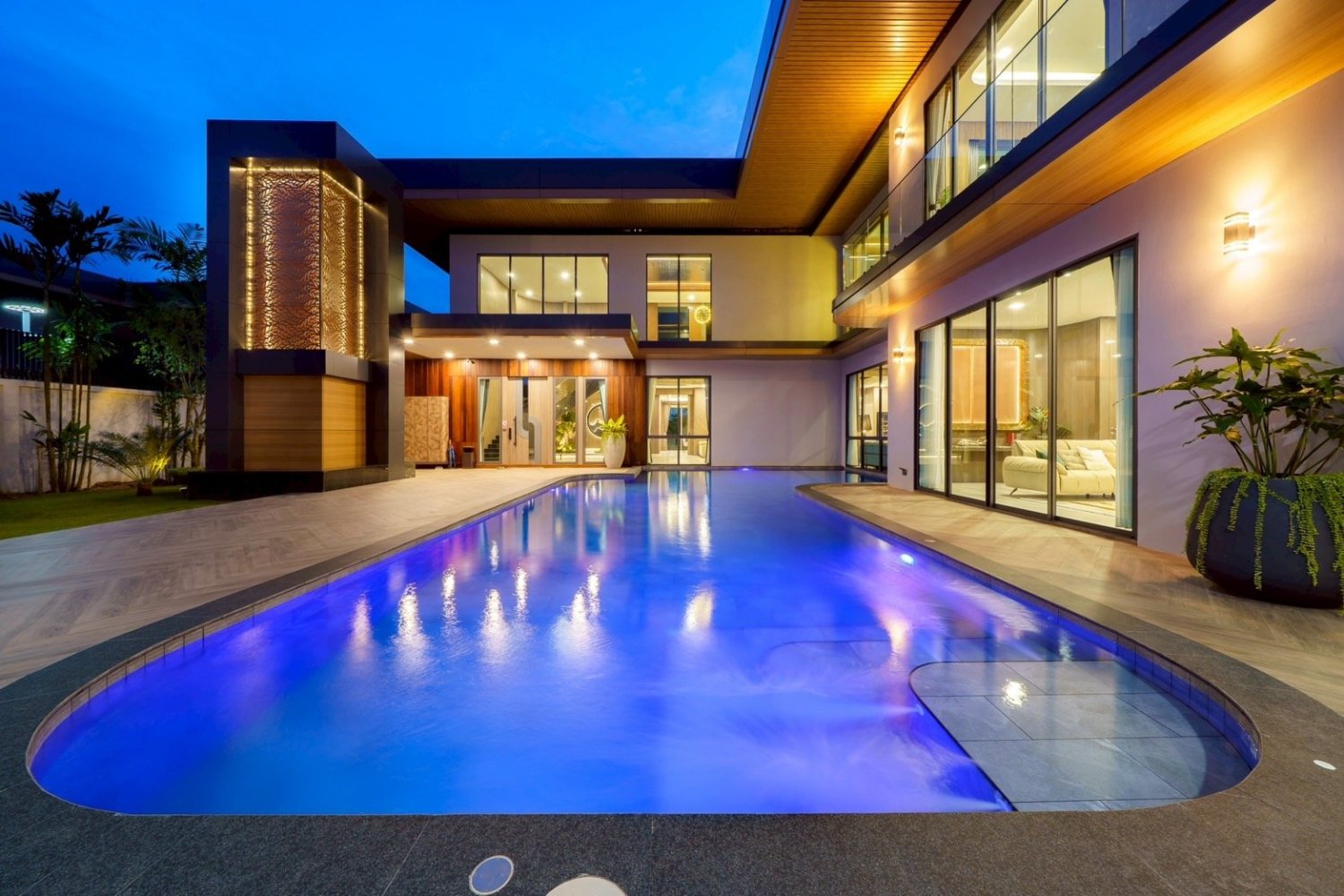 Casa de 7 dormitorios en Pattaya, Thailand No. 67314