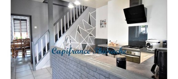 3 bedrooms House in Saint-Michel, France No. 65963 8