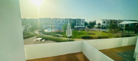 Moradia em banda T3 em Yas Island, UAE N.º 39168 19