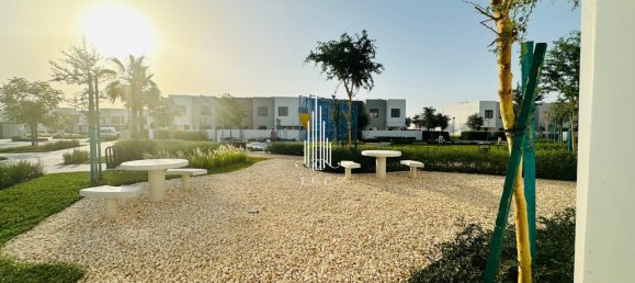 Moradia em banda T3 em Yas Island, UAE N.º 39168 21