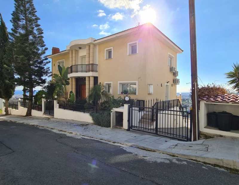 Propiedad comercial de 4 dormitorios en Limassol, Cyprus No. 153500