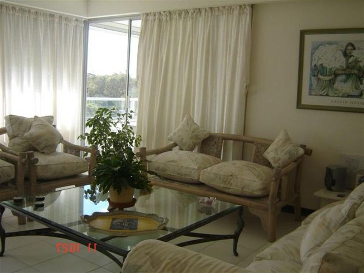3 bedrooms Apartment in Maldonado, Uruguay No. 11052