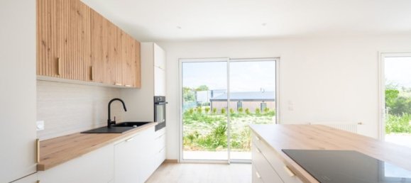 3 bedrooms House in Cleder, France No. 291070 2