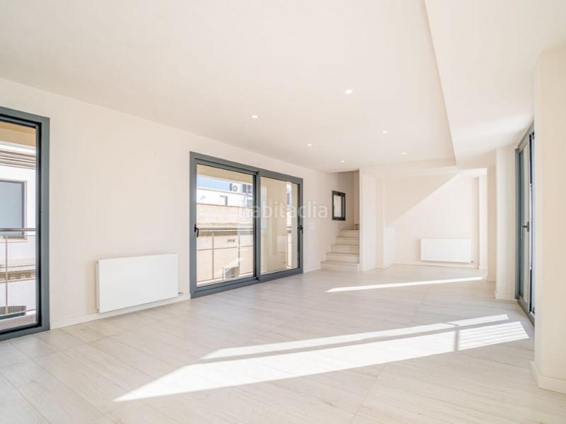 Dúplex de 3 dormitorios en Figueres, Spain No. 249709