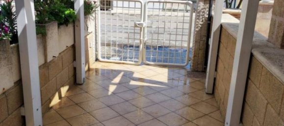 Apartamento de 3 dormitorios en Ugento, Italy No. 74082 3