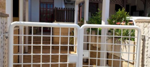 Apartamento de 3 dormitorios en Ugento, Italy No. 74082 2