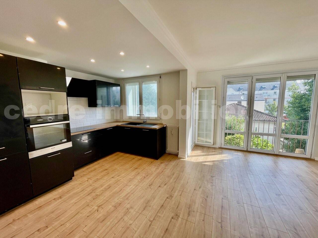 2 bedrooms Apartment in Orleans, France No. 65220