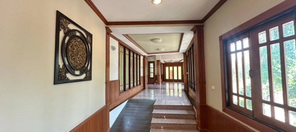 Дом с 5 спальнями в Саттахип, Таиланд № 19696 2