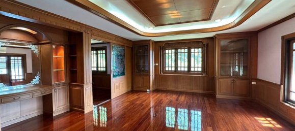 Дом с 5 спальнями в Саттахип, Таиланд № 19696 9