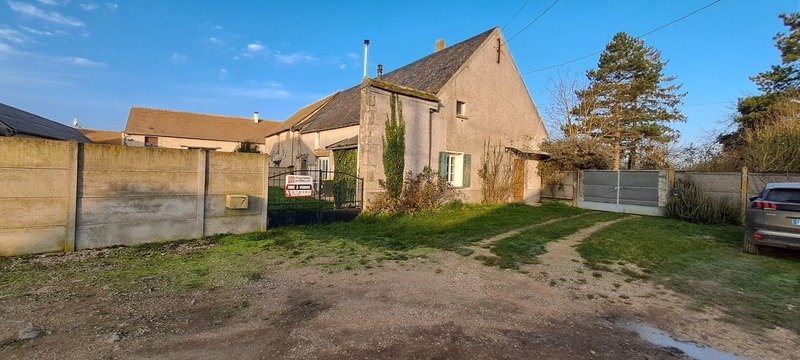 Casa de 3 dormitorios en Sainville, France No. 83208