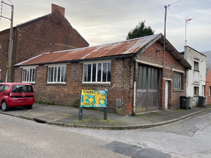 Edificio de 1 habitación en Louvroil, France No. 94022