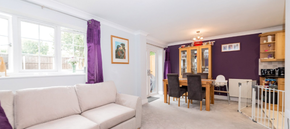 3 bedrooms House in Aldershot, United Kingdom No. 1011 5