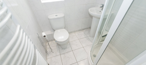 3 bedrooms House in Aldershot, United Kingdom No. 1011 7