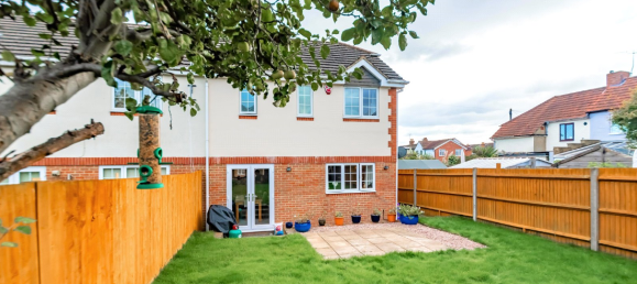 3 bedrooms House in Aldershot, United Kingdom No. 1011 13